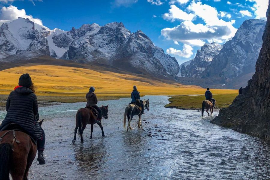 Dviejų pėrejų žygis žirgais Kirgizijoje, Ten Šanio kalnuose